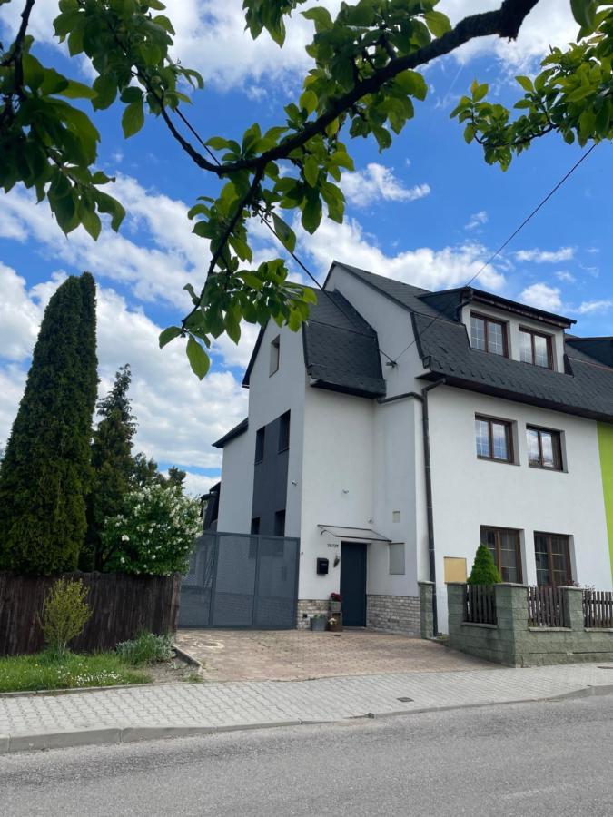 Apartment Dubnica-Prejta 2 Dubnica nad Vahom Luaran gambar